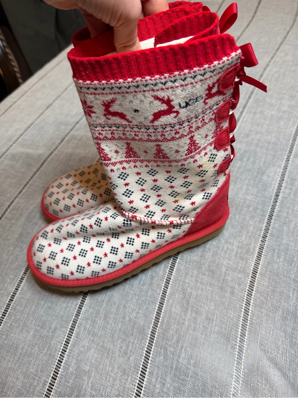 UGG Christmas Limited Edit. Women Sz 6 Ribbon Red Knit Sweater Boots / read
